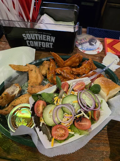 Holeshotz Bar & Grill photo 1