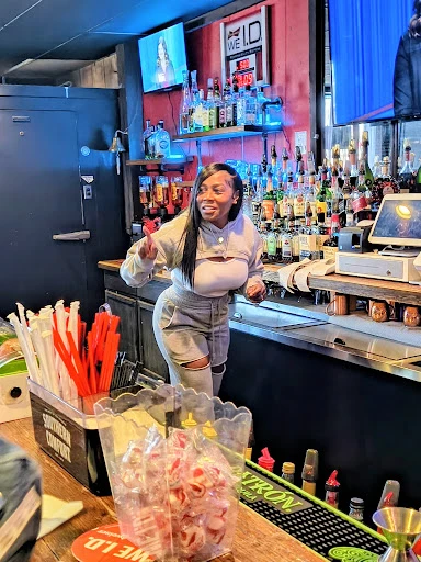 Holeshotz Bar & Grill photo 9